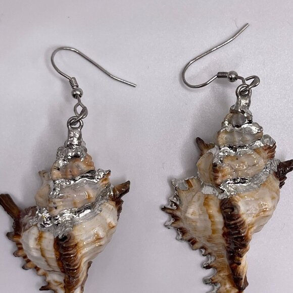 Natural Shell Dangle boho chic Earrings Detailing & Hook Closure - Picture 2 of 5